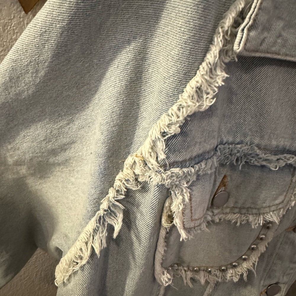 NWT POL Distressed Denim Jacket with American Flag Patch - Picture 6 of 8
